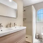 Casa Crystal Villa *