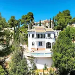Casa Crystal Villa *
