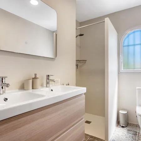 Casa Crystal Villa *